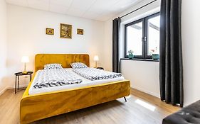 Stylish Apartment With Free Parking